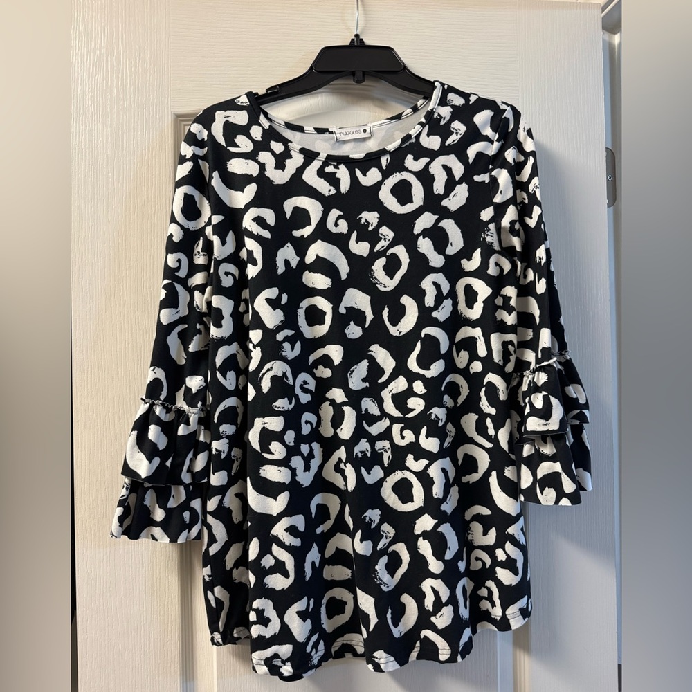 Nuggles 3/4 ruffle sleeve cheetah print top